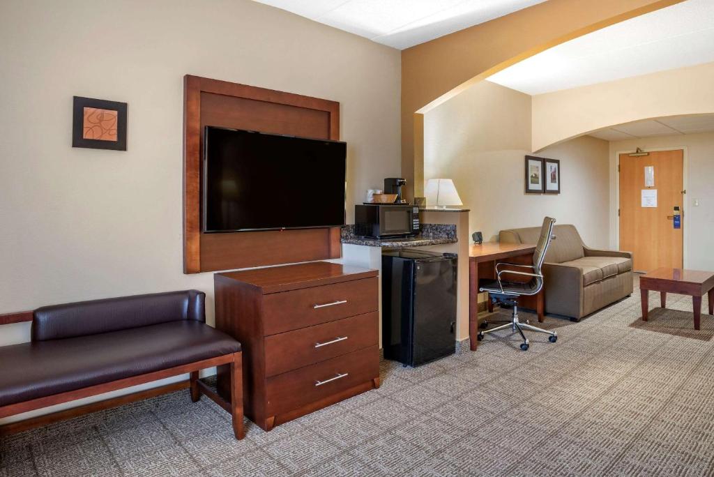 Comfort Suites Hagerstown image 15